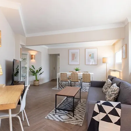 In Neguri, 5 Min From The & Metro Apartment