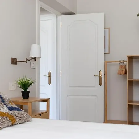 In Neguri, 5 Min From The & Metro Apartment *