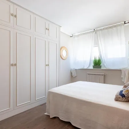 In Neguri, 5 Min From The & Metro Apartment *