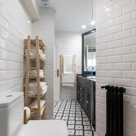 Confortable Piso En Neguri, A 5 Min De La Playa Apartment *
